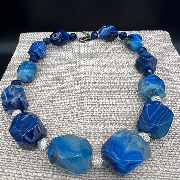 VINTAGE BLUE BANDED MARBLED AGATE FACETED BEAD Necklace. SILVER Findings. OOAK - Picture 7 of 7